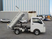It is a picture of the white daihatsu hijet dump in 2018,First Photo Stock No.Y029605