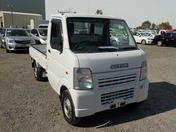 It is a picture of the white suzuki carry truck in 2004,First Photo Stock No.Y029714