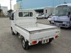 It is a picture of the white suzuki carry truck in 2002,Sub Photo 3 Stock No.Y029946
