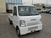 It is a picture of the white suzuki carry truck in 2002,First Photo Stock No.Y029946