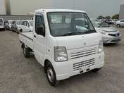 It is a picture of the white suzuki carry truck in 2011,First Photo Stock No.Y029947