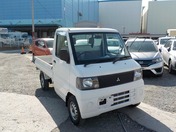 It is a picture of the white mitsubishi minicab truck in 2002,First Photo Stock No.Y029948