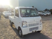 It is a picture of the white suzuki carry truck in 2012,First Photo Stock No.Y029955