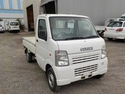 It is a picture of the white suzuki carry truck in 2004,First Photo Stock No.Y030096