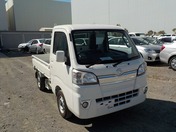 It is a picture of the white daihatsu hijet truck in 2017,First Photo Stock No.Y030346