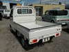 It is a picture of the white suzuki carry truck in 2004,Sub Photo 3 Stock No.Y030492