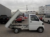 It is a picture of the white mitsubishi minicab dump in 2010,First Photo Stock No.Y030563