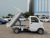 It is a picture of the white suzuki carry dump in 2010,First Photo Stock No.Y031201