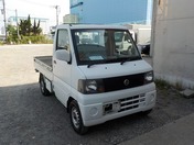 It is a picture of the white nissan clipper truck in 2005,First Photo Stock No.Y031296