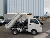 It is a picture of the white daihatsu hijet dump in 2020,First Photo Stock No.Y031866