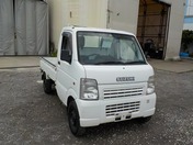 It is a picture of the white suzuki carry truck in 2004,First Photo Stock No.Y031964