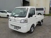 It is a picture of the white daihatsu hijet truck in 2019,Sub Photo 1 Stock No.Y032196