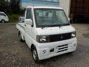 It is a picture of the white mitsubishi minicab truck in 2003,First Photo Stock No.Y032300