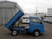 It is a picture of the blue daihatsu hijet dump in 2004,First Photo Stock No.Y032442