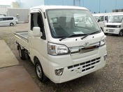 It is a picture of the white daihatsu hijet truck in 2018,First Photo Stock No.Y032462