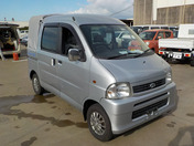It is a picture of the silver daihatsu hijet  deck van in 2002,First Photo Stock No.Y032517