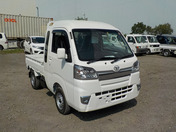 It is a picture of the white daihatsu hijet jumbo in 2019,First Photo Stock No.Y032621