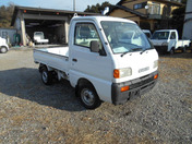 It is a picture of the white suzuki carry truck in 1996,First Photo Stock No.Y032723