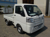 It is a picture of the white daihatsu hijet truck in 2019,First Photo Stock No.Y032765