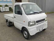 It is a picture of the white suzuki carry truck in 2002,First Photo Stock No.Y032863