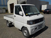 It is a picture of the white mitsubishi minicab truck in 2005,Sub Photo 0 Stock No.Y032873