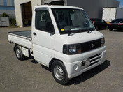 It is a picture of the white mitsubishi minicab truck in 2007,First Photo Stock No.Y032874