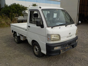 It is a picture of the white daihatsu hijet truck in 1999,First Photo Stock No.Y033012
