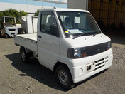 It is a picture of the white mitsubishi minicab truck in 2003,First Photo Stock No.Y033165