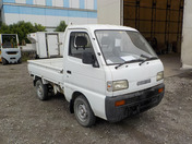 It is a picture of the white suzuki carry truck in 1993,First Photo Stock No.Y033362