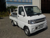 It is a picture of the white mitsubishi minicab truck in 2011,Sub Photo 0 Stock No.Y033496