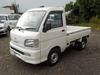 It is a picture of the white daihatsu hijet  truck in 2004,Sub Photo 1 Stock No.Y033650