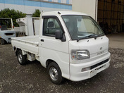 It is a picture of the white daihatsu hijet  truck in 2004,First Photo Stock No.Y033650
