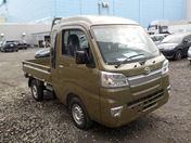 It is a picture of the khaki daihatsu hijet jumbo in 2020,First Photo Stock No.Y033665