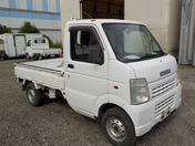 It is a picture of the white suzuki carry truck in 2002,First Photo Stock No.Y033710