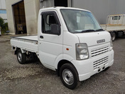 It is a picture of the white suzuki carry truck in 2004,First Photo Stock No.Y033933
