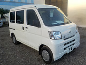 It is a picture of the white daihatsu hijet passenger van in 2017,First Photo Stock No.Y033946