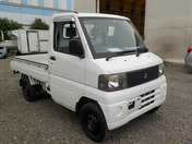 It is a picture of the white mitsubishi minicab truck in 2001,First Photo Stock No.Y033957