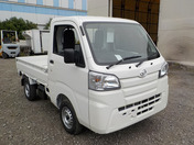 It is a picture of the white daihatsu hijet  truck in 2020,First Photo Stock No.Y033975