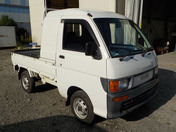 It is a picture of the white daihatsu hijet jumbo in 1997,First Photo Stock No.Y033976
