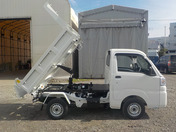 It is a picture of the white daihatsu hijet dump in 2020,First Photo Stock No.Y034049