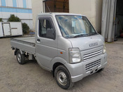 It is a picture of the silver suzuki carry truck in 2004,First Photo Stock No.Y034098