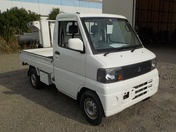 It is a picture of the white mitsubishi minicab truck in 2004,First Photo Stock No.Y034201