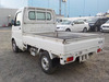 It is a picture of the white suzuki carry truck in 2002,Sub Photo 3 Stock No.Y034214