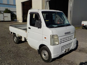 It is a picture of the white suzuki carry truck in 2003,First Photo Stock No.Y034315