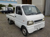 It is a picture of the white suzuki carry truck in 2002,Sub Photo 0 Stock No.Y034317