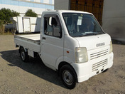 It is a picture of the white suzuki carry truck in 2002,First Photo Stock No.Y034334