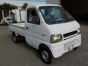 It is a picture of the white suzuki carry truck in 2002,First Photo Stock No.Y034538