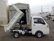 It is a picture of the white daihatsu hijet dump in 2020,First Photo Stock No.Y034849