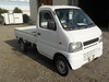 It is a picture of the white suzuki carry truck in 2001,Sub Photo 0 Stock No.Y034919
