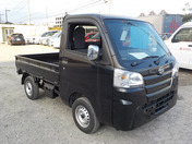 It is a picture of the black daihatsu hijet  truck in 2020,First Photo Stock No.Y035000